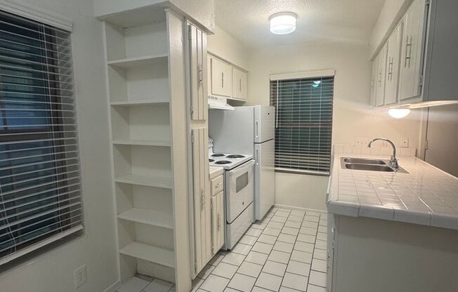 1 bed, 1 bath, 650 sqft, $1,289, Unit SUX-109