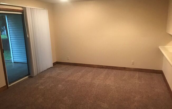 2 beds, 1 bath, $895, Unit #2