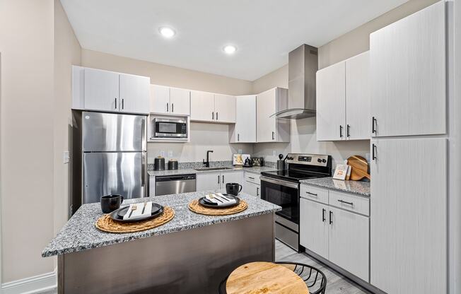 Luxury Apartments Minutes from Raleigh & White Oak Shopping