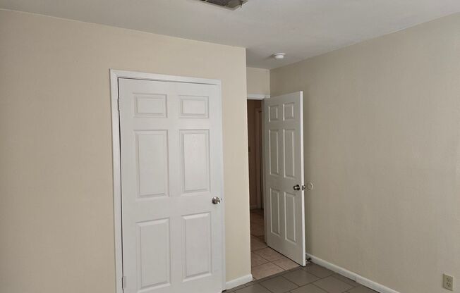 2 beds, 1 bath, $1,250, Unit Apt 25