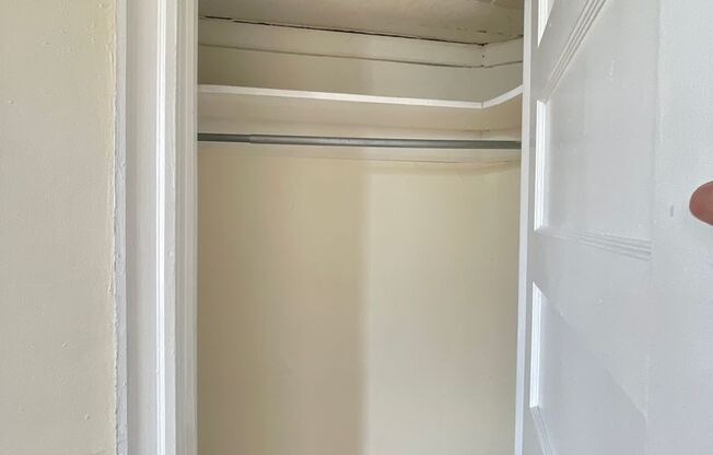 3 beds, 1 bath, 1,400 sqft, $1,550, Unit 210-F48