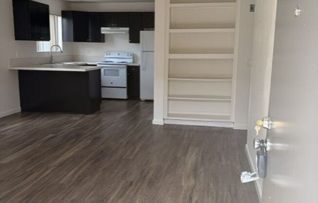 2 beds, 1 bath, 775 sqft, $2,195, Unit 086