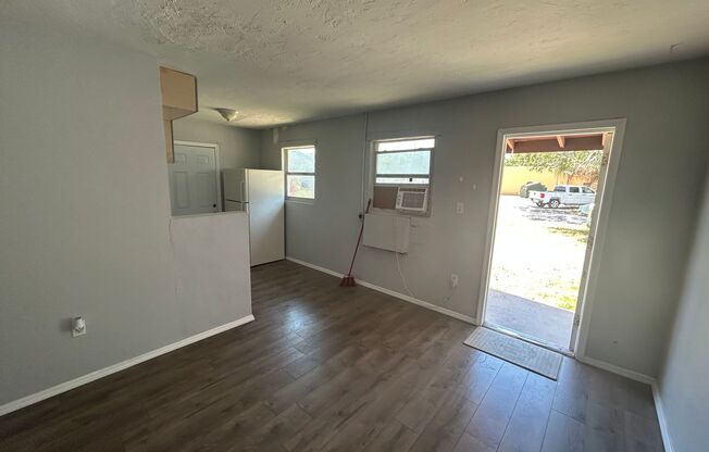 Perfectly located, central Sarasota unit for rent