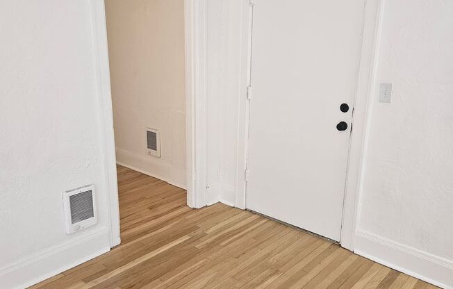 Studio, 1 bath, 337 sqft, $1,100, Unit 22