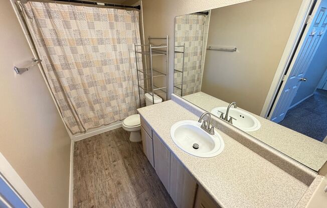 2 beds, 2 baths, $1,295, Unit UNIT 2080