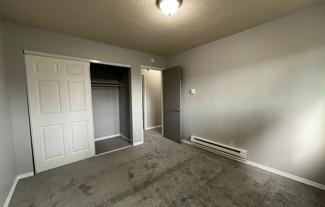 2 beds, 1 bath, 956 sqft, $1,350, Unit 17