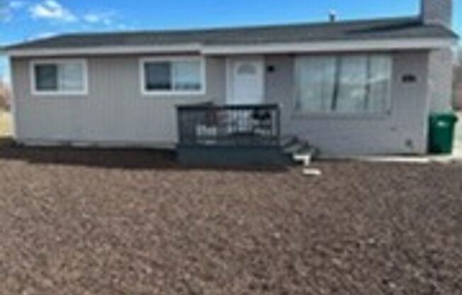 3 beds, 1 bath, $2,200