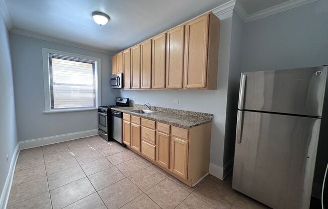 3 beds, 1 bath, 825 sqft, $2,995, Unit 2121-21-1J