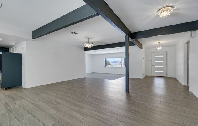 Stunning Mid Century Modern