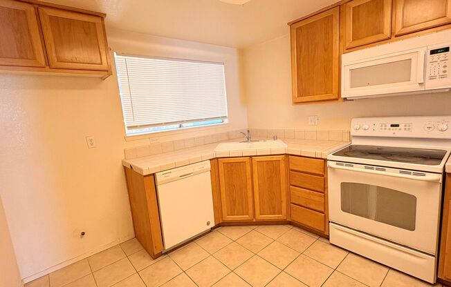 2 WEEKS FREE RENT November Special - 3 bedroom Townhouse in a gated community