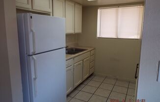 2 beds, 1 bath, 780 sqft, $875, Unit 2