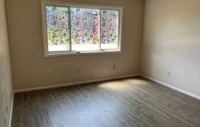 1 bed, 1 bath, $525, Unit Apt 5 - middle floor