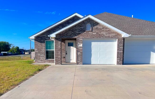 3 Bedroom Townhome In Carl Junction!