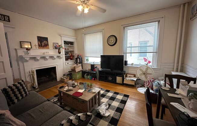 2 beds, 1 bath, 750 sqft, $3,100, Unit 46