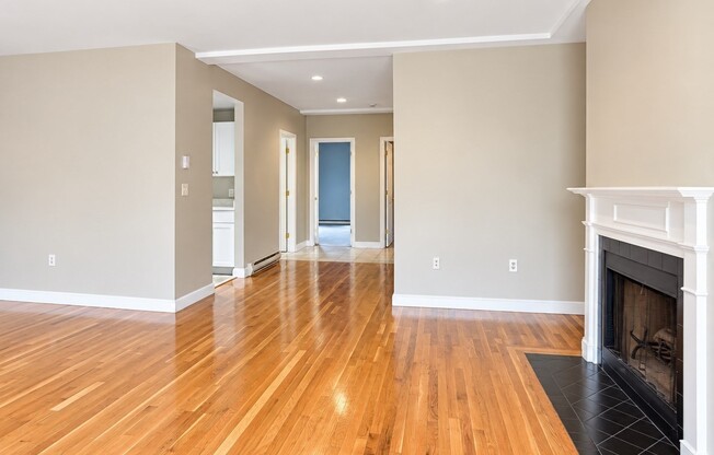 2 beds, 1 bath, 850 sqft, $3,850, Unit TEN