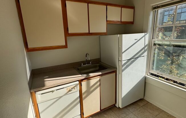 Studio, 1 bath, 400 sqft, $875, Unit 401