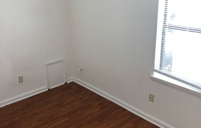 4 beds, 1 bath, $1,325