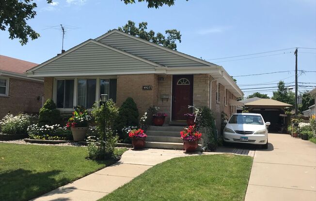 Skokie 3BR, 2BA 2CGAR House This is it!