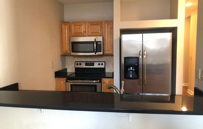 2 beds, 2 baths, 2,000 sqft, $2,200