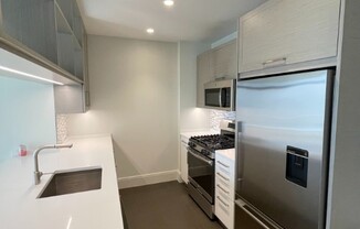 555 Tenth Ave