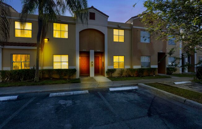 BEAUTFUL RENOVATED TOWNHOUSE 2 BEDROOMS AND 2/2.5 BATHROOMS