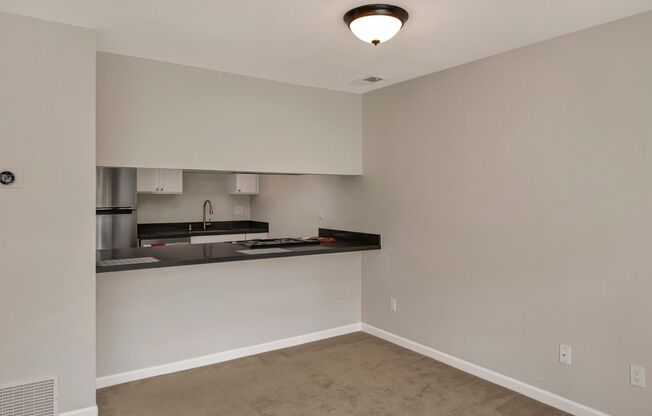 2 beds, 1 bath, 832 sqft, $2,800, Unit B