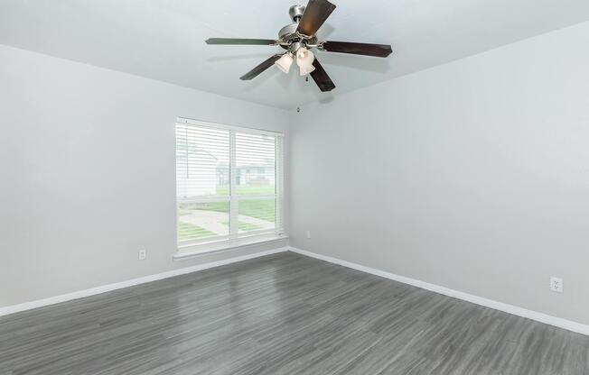 2 beds, 1 bath, 886 sqft, $995