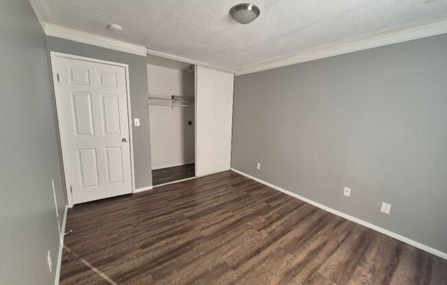 2 beds, 1 bath, 945 sqft, $1,100, Unit 4001D