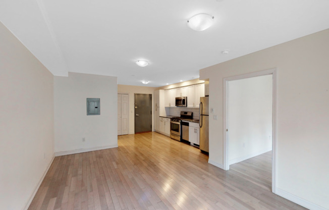 821 9 AVE
