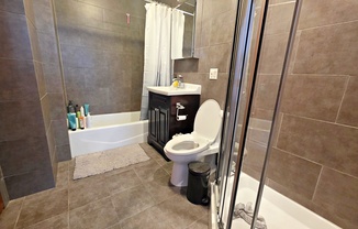 713 METROPOLITAN AVE