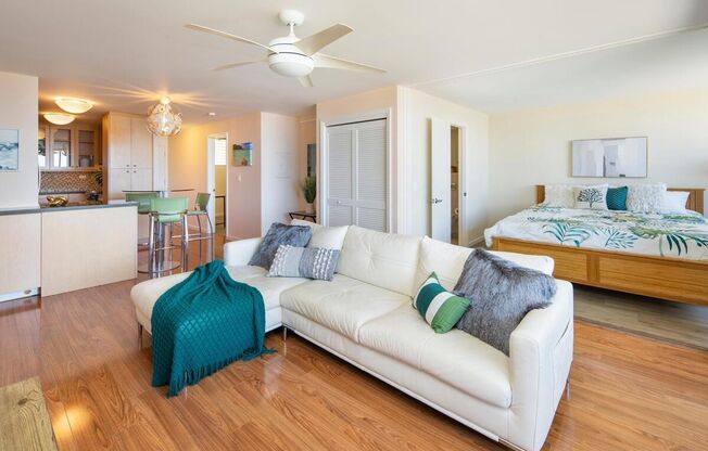 2 beds, 1.5 baths, $3,100, Unit # 706