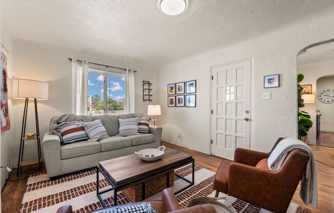 Fully Furnished Home!