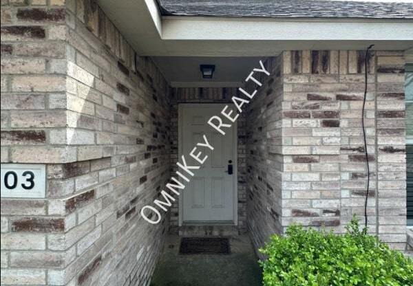 903 CEDAR CRK DR
