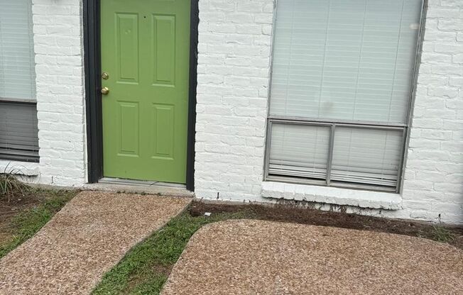 606 W 51 St