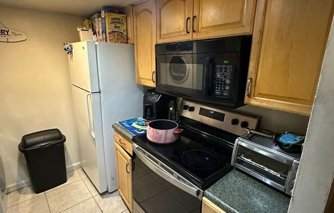 2 beds, 2 baths, 768 sqft, $1,950