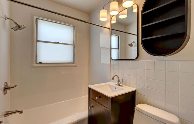 3 beds, 1 bath, 950 sqft, $2,250, Unit 930-E