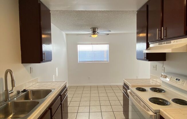 2 beds, 1.5 baths, 853 sqft, $2,695, Unit 11