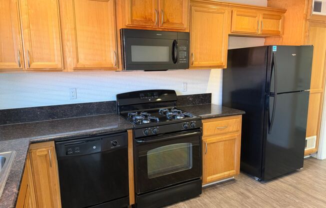 2 beds, 1 bath, 915 sqft, $2,580, Unit 5002A