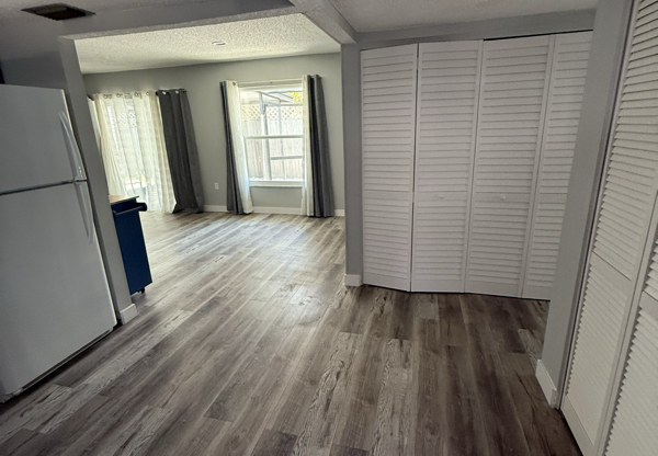 1811 E DR