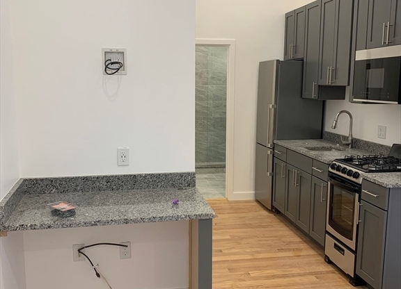 Studio, 1 bath, $1,595, Unit 302