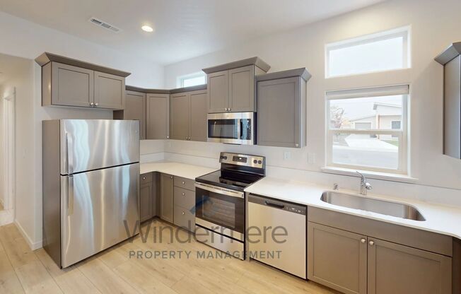 2 beds, 1 bath, 880 sqft, $1,795, Unit 389 Arissa