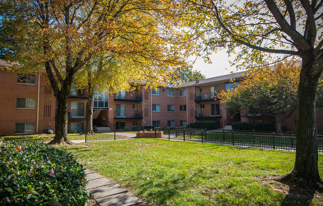 Glen Willow Apartments Buildings Landscaping 05