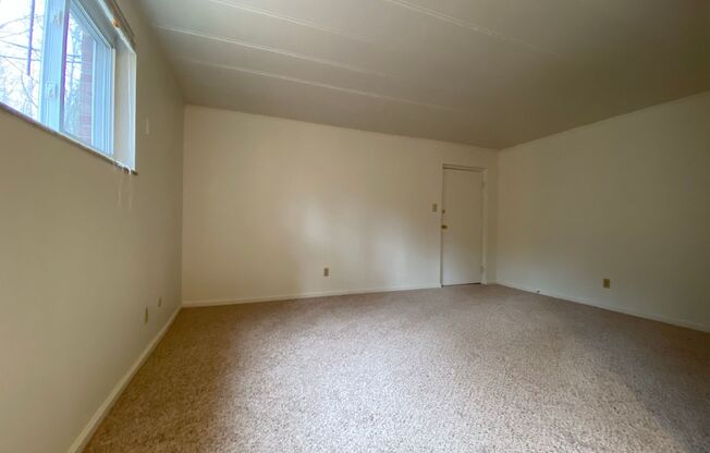1 bed, 1 bath, $1,025, Unit B-13