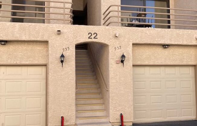 Large Condo located in Laughlin Bay!!