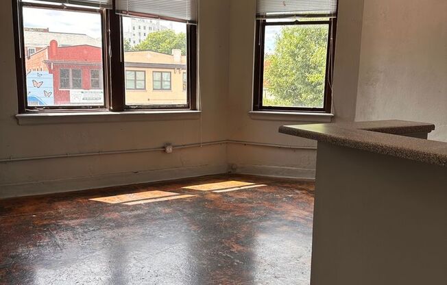 2 beds, 1 bath, 801 sqft, $1,350, Unit Apt. 201