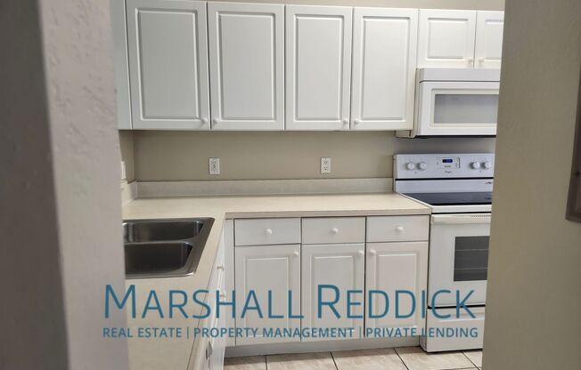 Super cute 2 bedroom 2 bath close to pine island and del prado