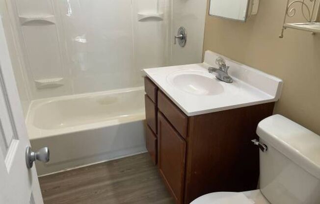 3 beds, 1 bath, 864 sqft, $900, Unit 3013 E Locust