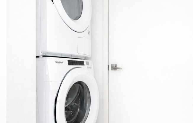 2 beds, 1 bath, 830 sqft, $2,672, Unit 402