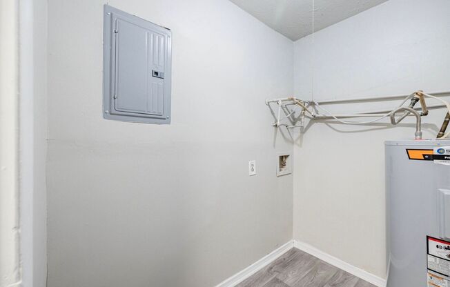 3 beds, 2 baths, 1,017 sqft, $1,395, Unit J129