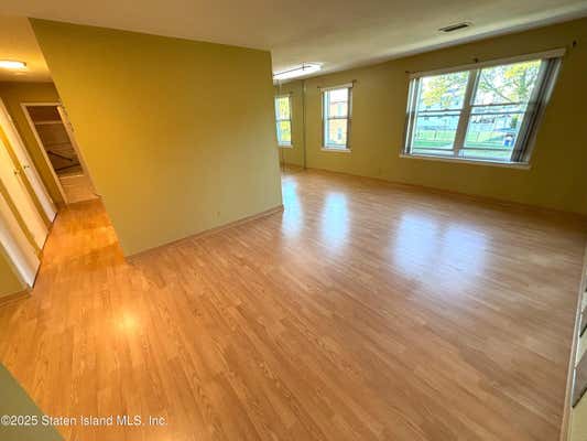 30 FENWAY CIR